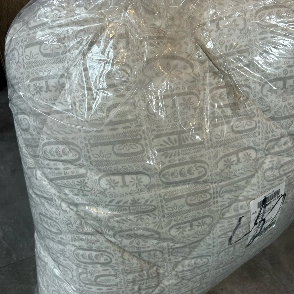 Pottery Barn Peace on Earth Gray Flannel Comforter Full Queen Size NWOT